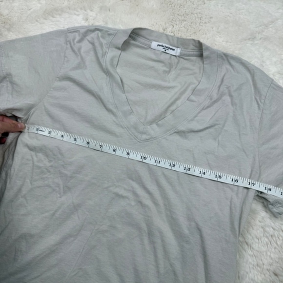 Perfect White Tee Made in USA Cotton V-Neck Short Sleeve T-Shirt Pebble Grey M - Picture 4 of 6